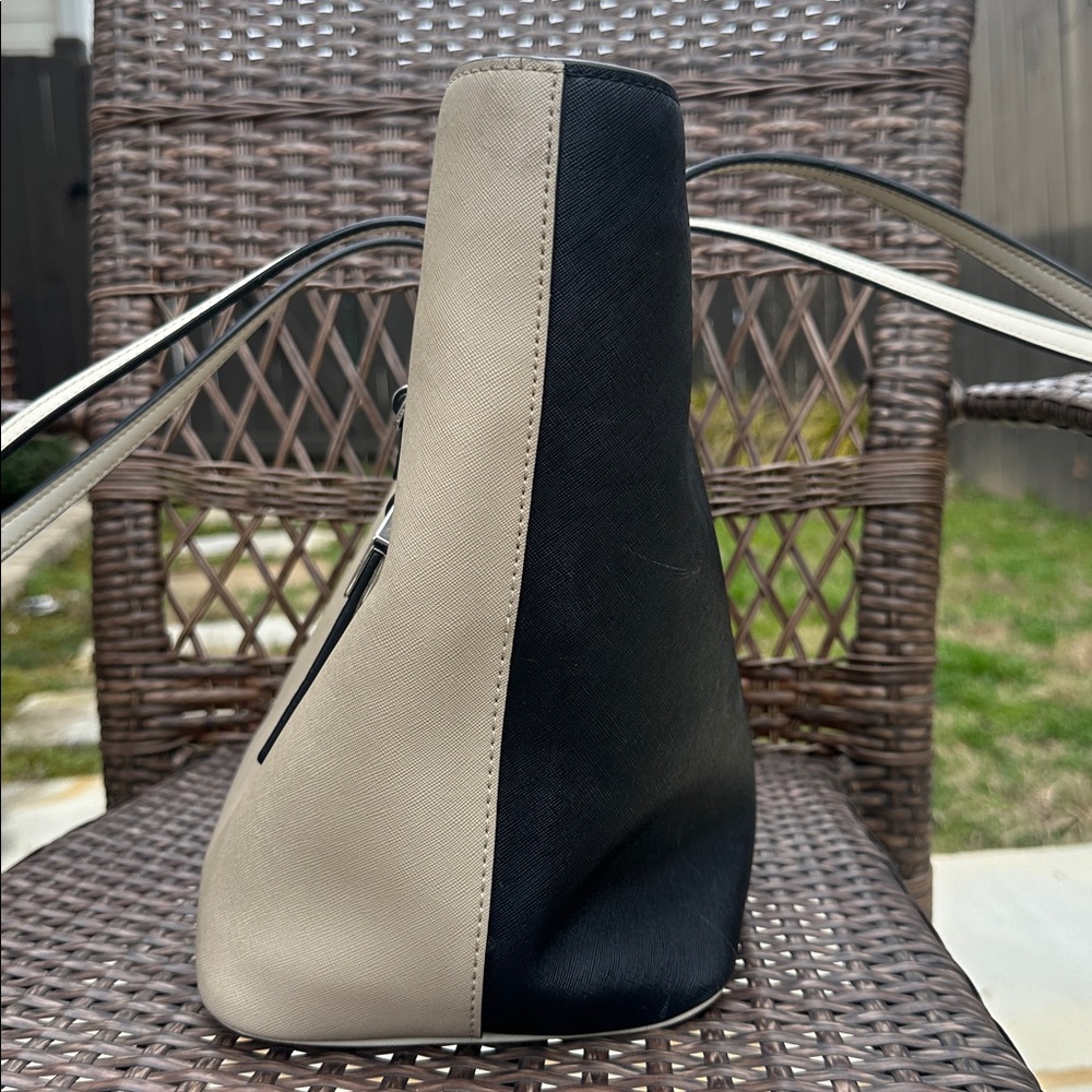 Marc Jacobs Cream and Black Tote - Picture 2 of 6